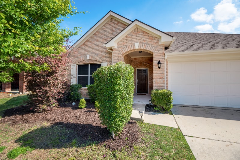 Building Photo - 2404 Castle Creek Dr