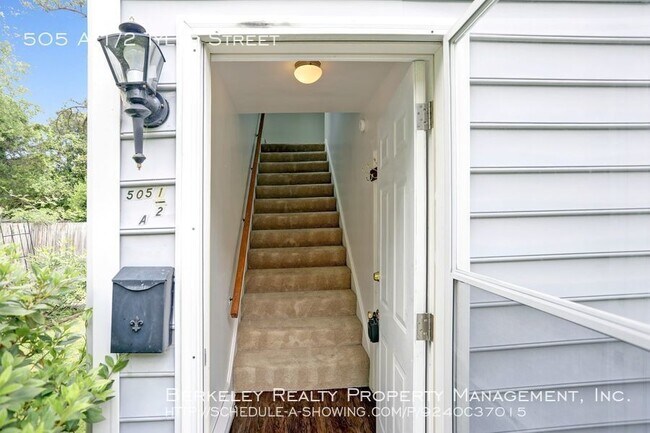 Building Photo - 505 1/2 Tyler Street - A