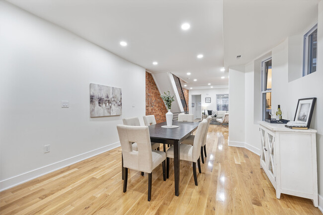 Building Photo - 1135 S 61st St