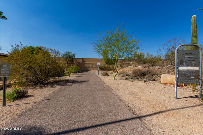 Building Photo - 2909 E Las Rocas Dr