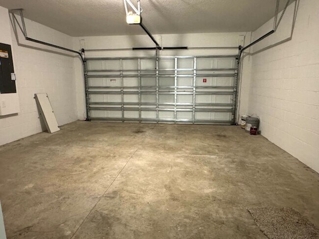 Building Photo - Brand new, energy-efficient 4 Bedroom Home...