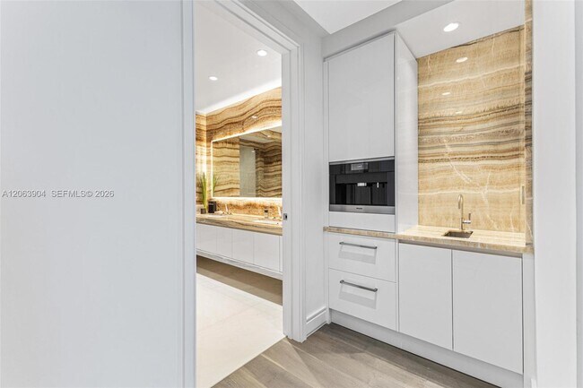 Building Photo - 17901 Collins Ave