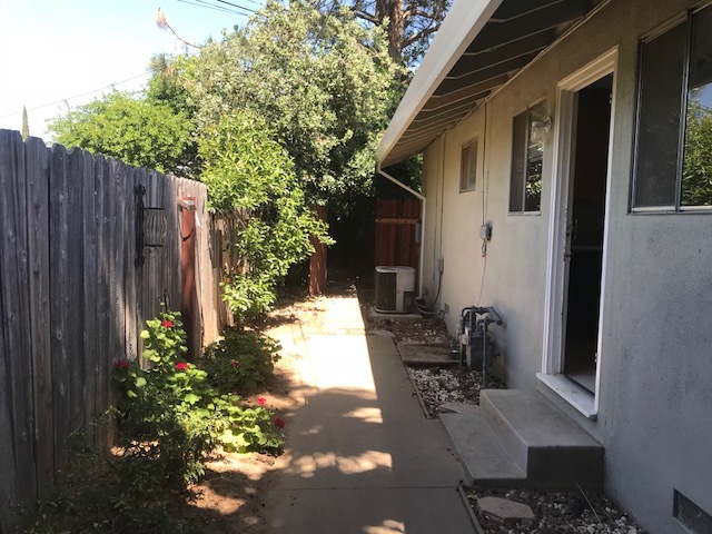 Building Photo - 1322 Topaz Way