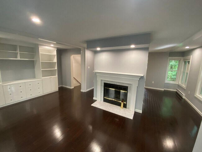 Building Photo - WOW!! BRIGHT AND SPACIOUS WATERTOWN UNIT W CENTRAL AIR, WASHER/DRYER