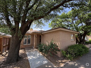 Building Photo - "Spacious 2-Bed, 2-Bath Retreat on Memphis...