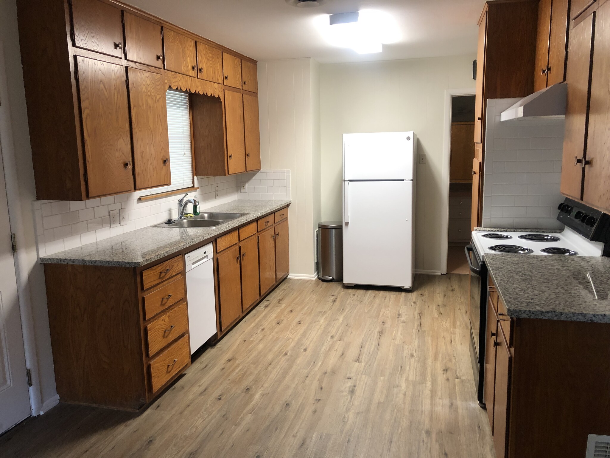 1033 Cole Kitchen - 1034 Elizabeth Ave