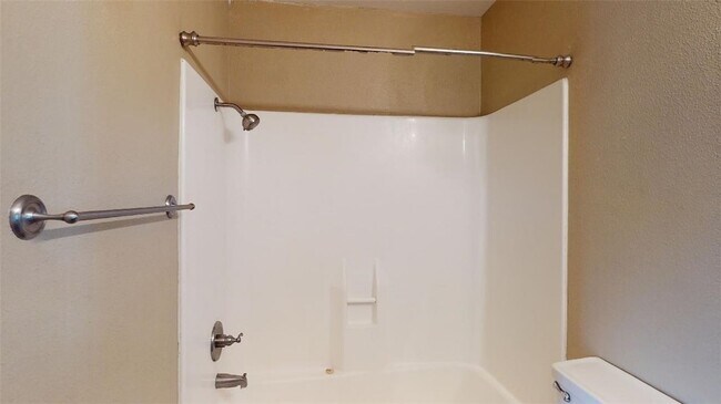 Building Photo - 904 University Oaks Blvd