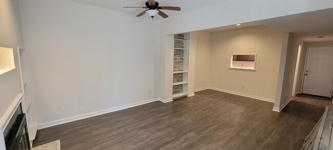 Primary Photo - 1055 Quinn St