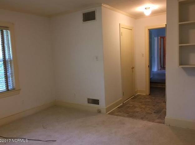 privacy suite, with private entrance! And, 2nd bath! - 1206 Lafayette Ave