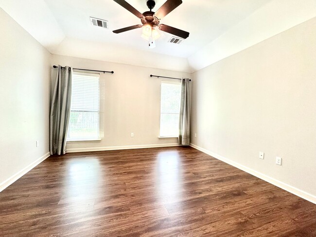Building Photo - Move-In Ready 3 Bed, 2 Bath Home in Prairi...