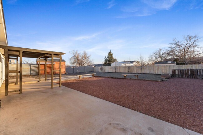 Building Photo - House For Rent | 3-Bed 2-Bath | 2-Car Garage | Rio Rancho SE | Large Backyard