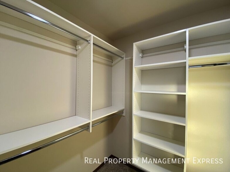 Building Photo - 5822 S Whisper Creek Pl