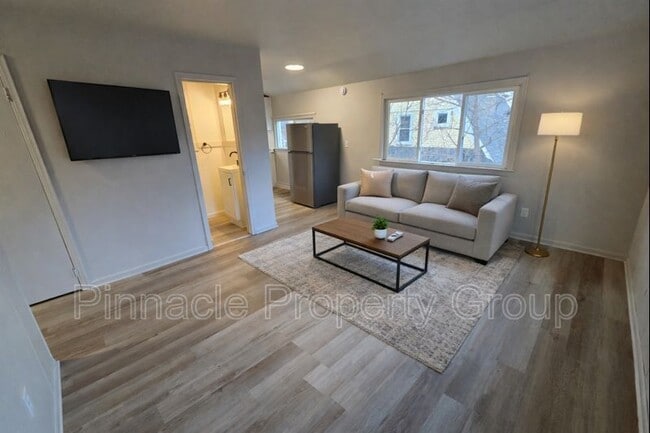 Building Photo - 834 N Leroy St