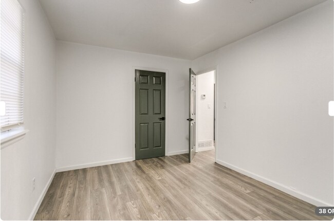 Building Photo - ASK ABOUT OUR VALENTINES DAY MOVE-IN SPECI...