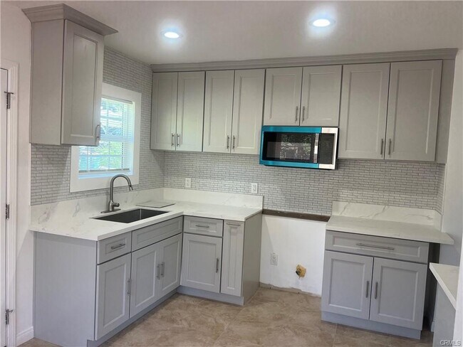 Building Photo - 1674 El Sereno Ave