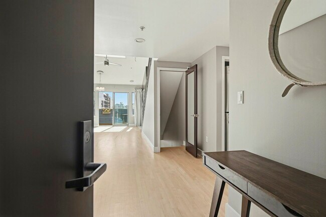 Building Photo - 588 S Van Ness Ave
