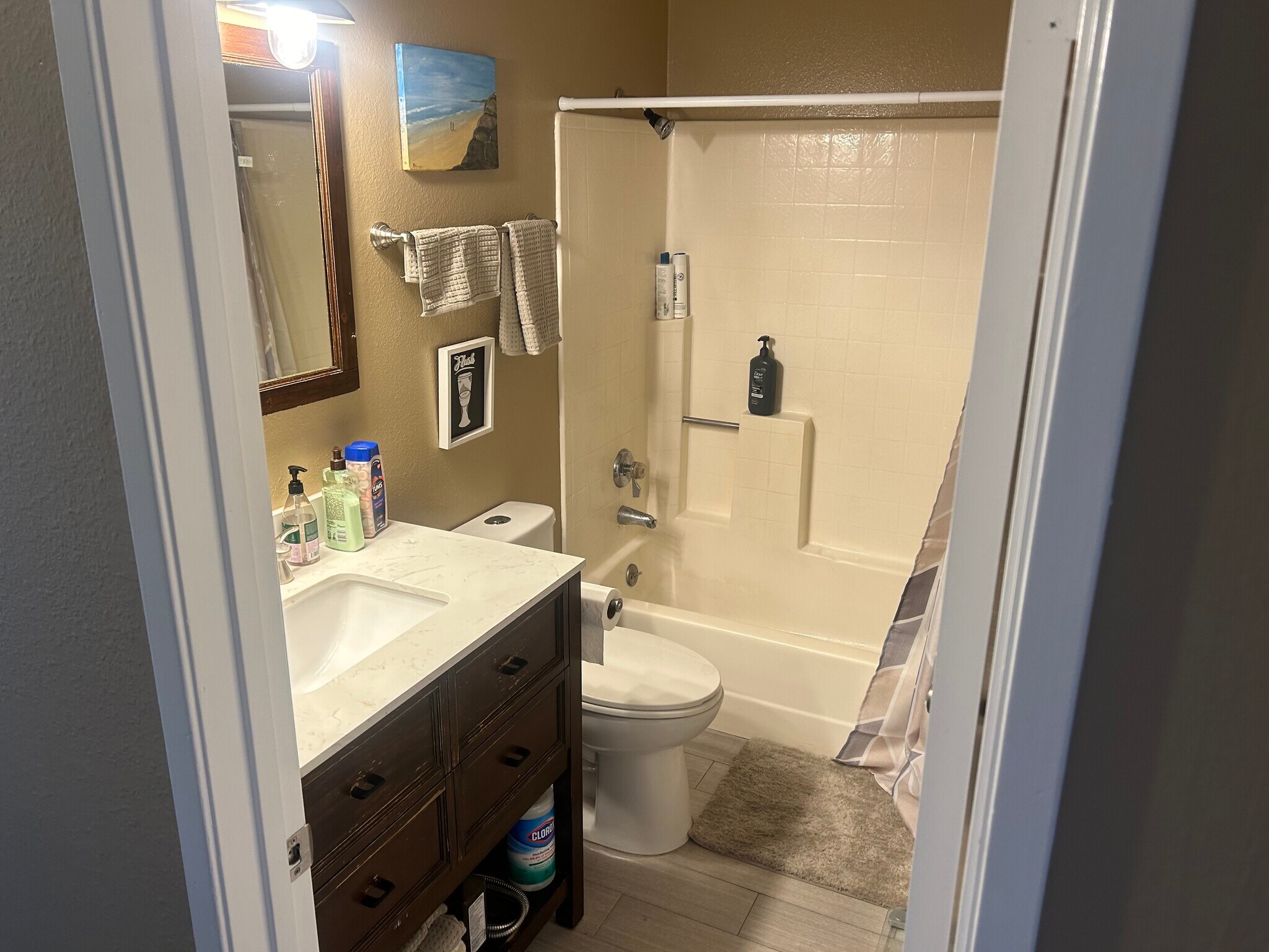 Room 3 bathroom - 4517 College Way