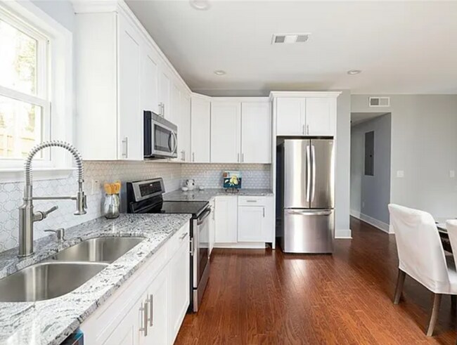 Building Photo - Spacious 5BR/3.5 BA Renovated Home Near Beltline with Off-Street Parking