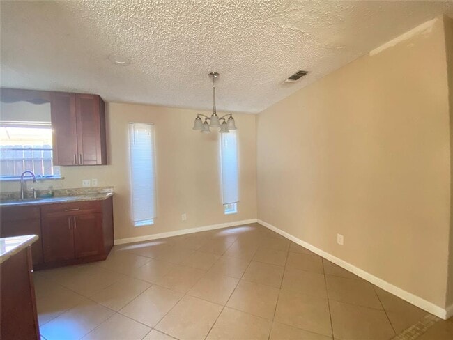 Building Photo - 25 Tradewinds Dr