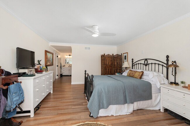Building Photo - Stunning Spacious 2 Bed 2.5 Bath Condo in ...