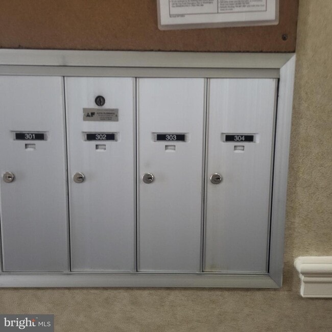 Building Photo - 5800 Cove Landing Rd