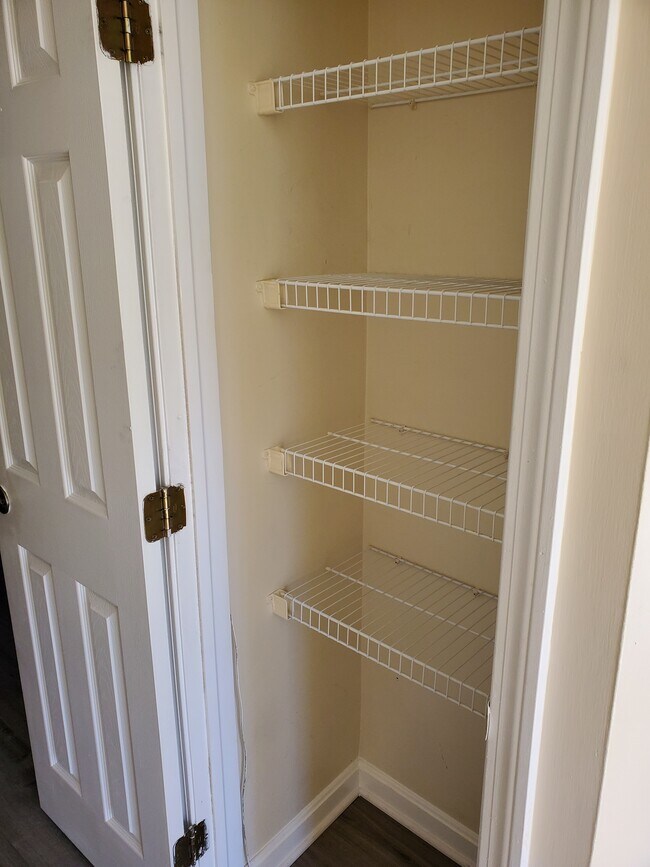 Building Photo - 1215 Weybridge Rd