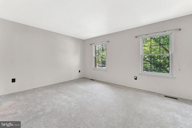 Building Photo - 72 Sycamore Ct