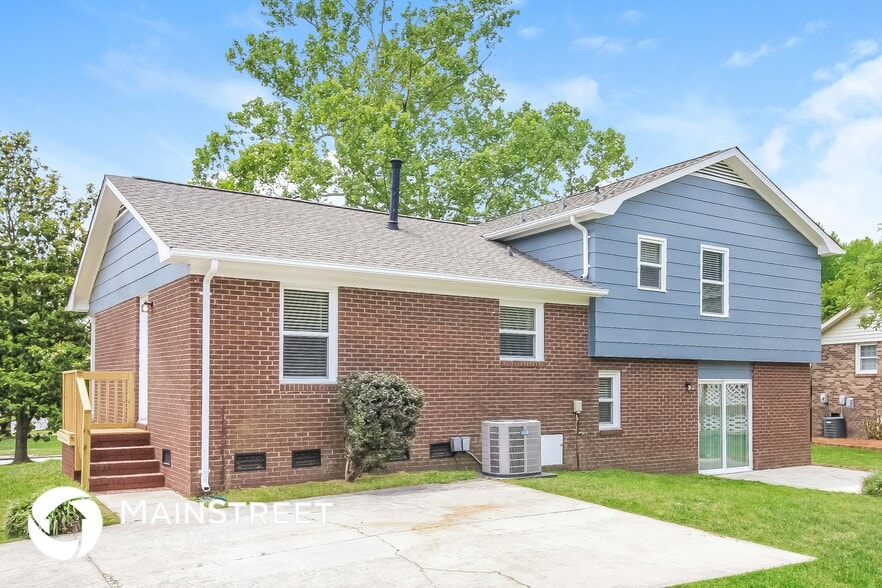 Building Photo - 3200 Flanders Ct