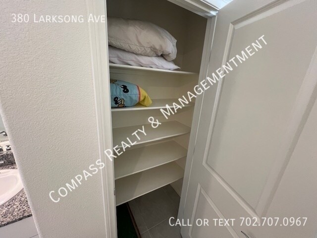 Building Photo - 380 Larksong Ave