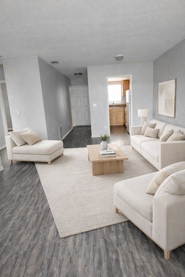 Building Photo - 2 bedroom 2 bathroom unit available now