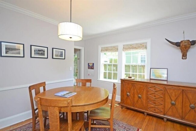 Building Photo - 412 Hilldale Dr