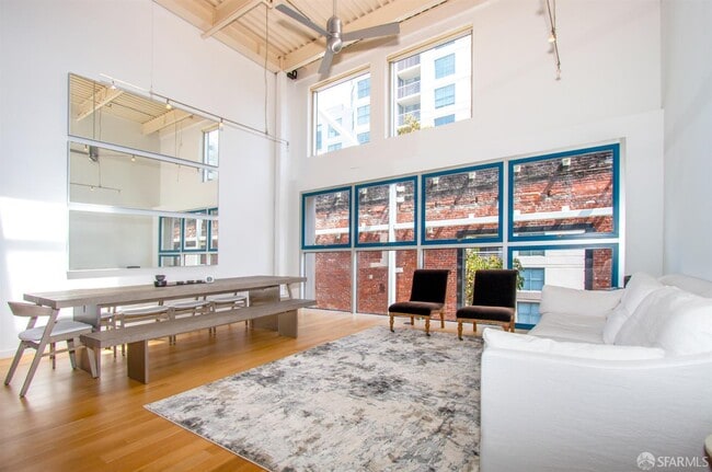 Building Photo - 650 Delancey St