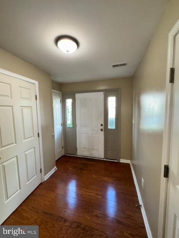 Building Photo - 202 Fox Trail