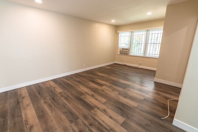 Interior Photo - 7057 Lanewood Ave