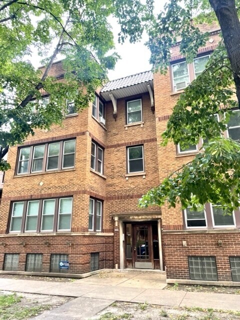 Primary Photo - 2300 W Sunnyside Ave