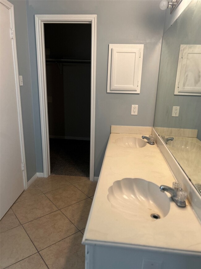 Building Photo - 8411 Battleoak Dr