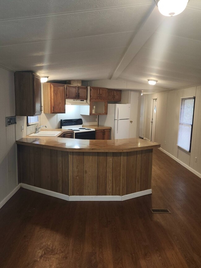 Building Photo - 53 Dogwood Dr