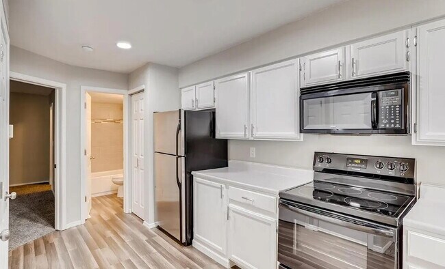 Building Photo - "Cozy 1-Bedroom Retreat with Granite Finis...