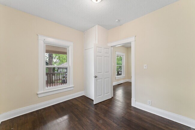 Building Photo - Charming 2-Bedroom Home!