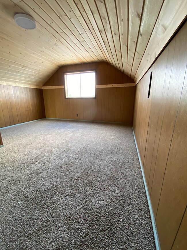 Building Photo - Remodeled Roseburg 4 bedroom home