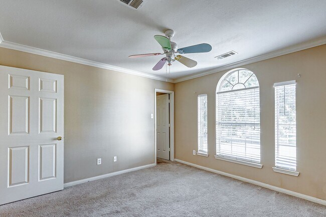 Building Photo - Discover the epitome of suburban living in this exquisite home, nestled on a peaceful cul-de-sac ...