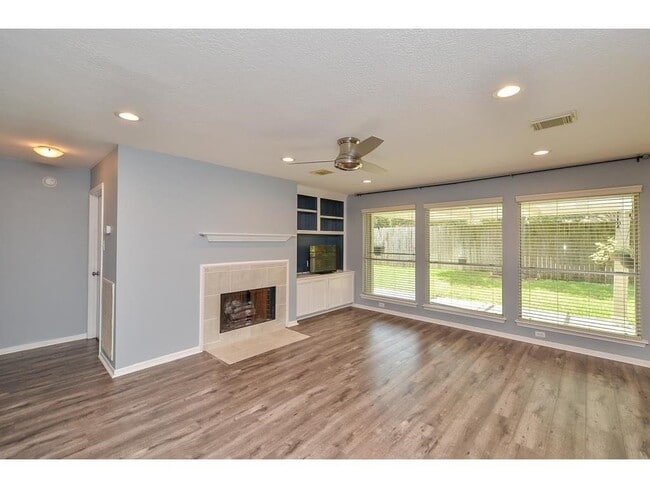 Building Photo - 6111 Dove Fern Ct