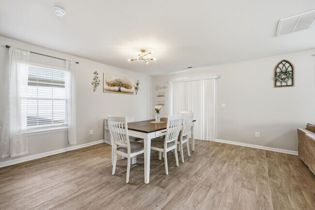 Building Photo - 1160 Fowler Dr