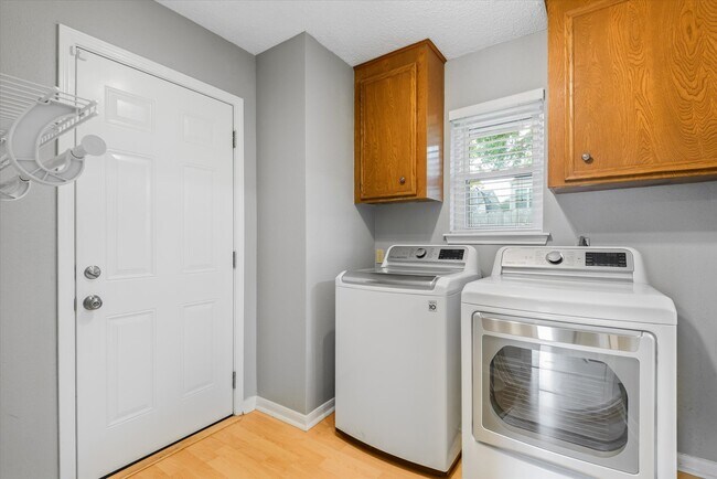 Building Photo - 14930 Aspen Hills Dr