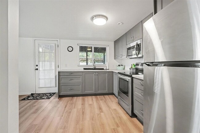 Building Photo - 6305 S MacDill Ave