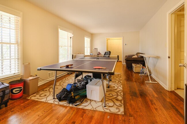 Building Photo - 1380 Ivywood Dr