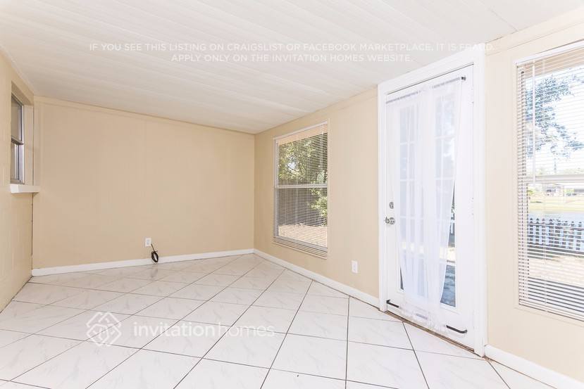 Building Photo - 13333 Laraway Dr