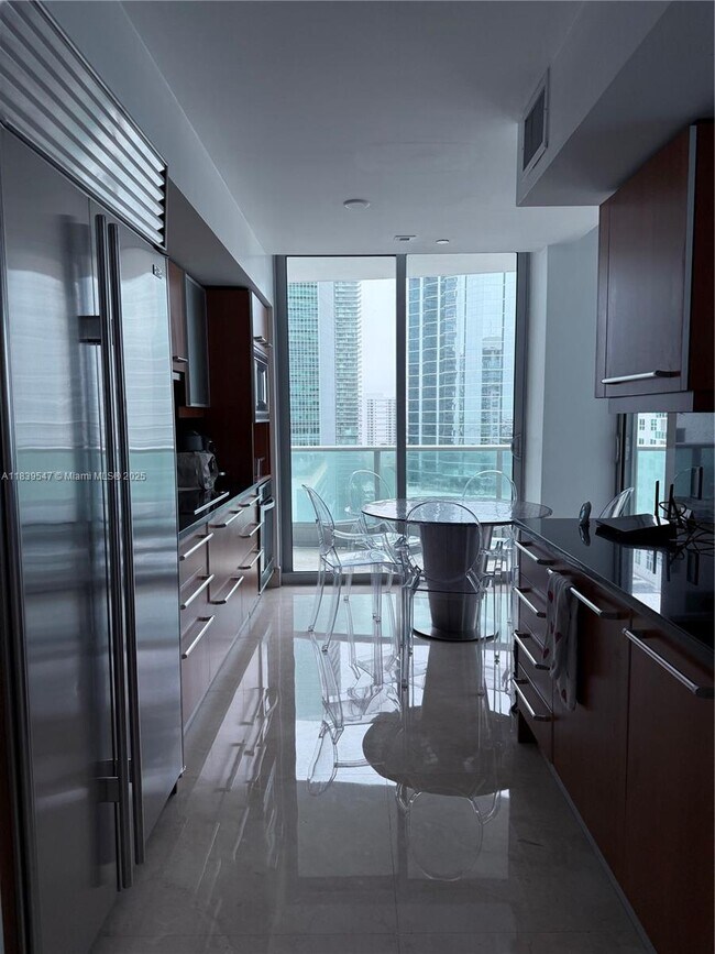 Building Photo - 1331 Brickell Bay Dr