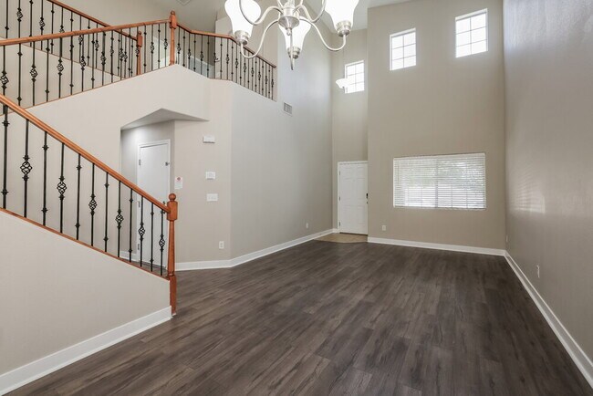 Building Photo - 425 Orchid Oasis Ave