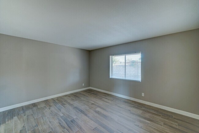 Building Photo - COMING SOON - REMODELED IN TEMPE!!!